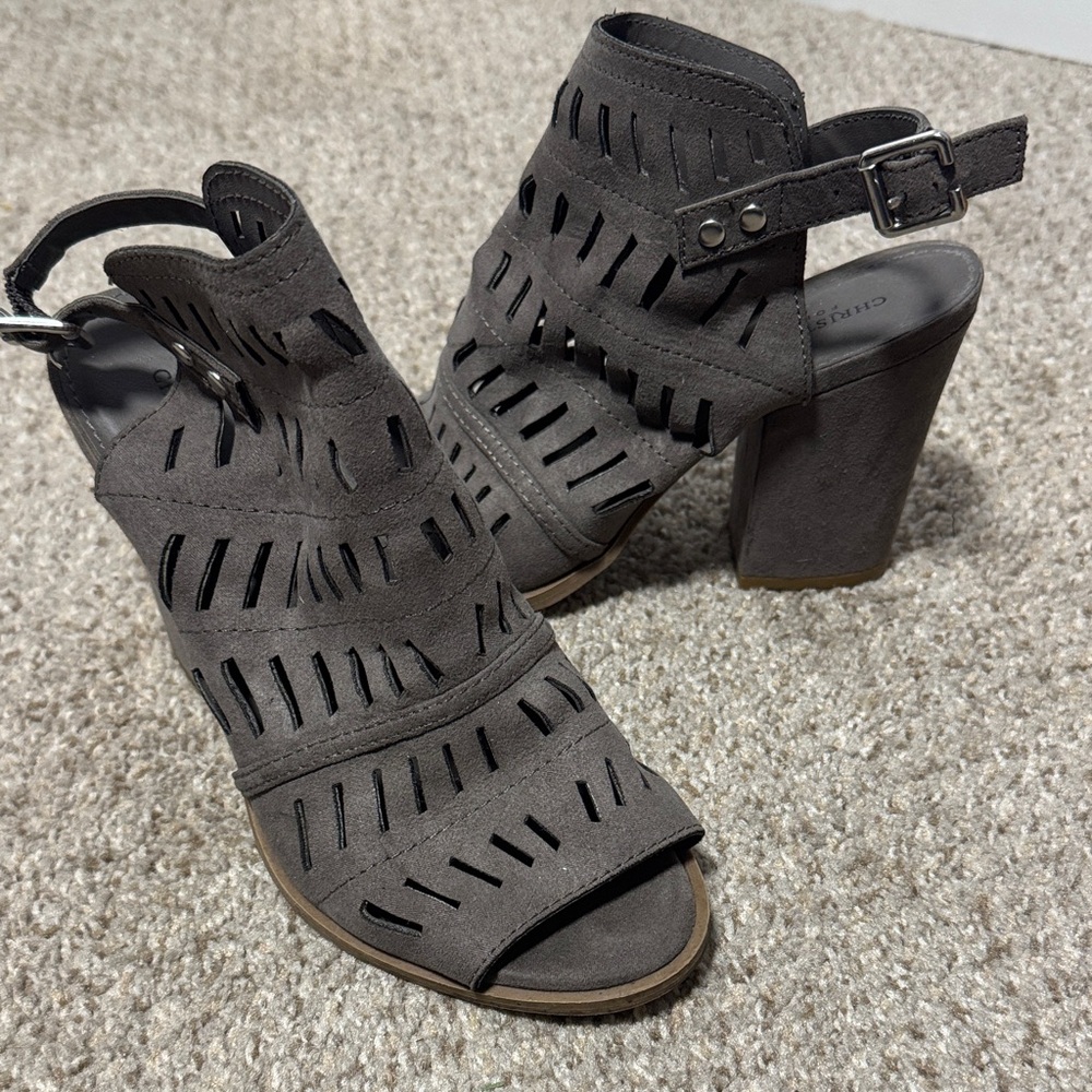 Size 7 Cutout Gray Block Heel Sandals - Picture 1 of 5